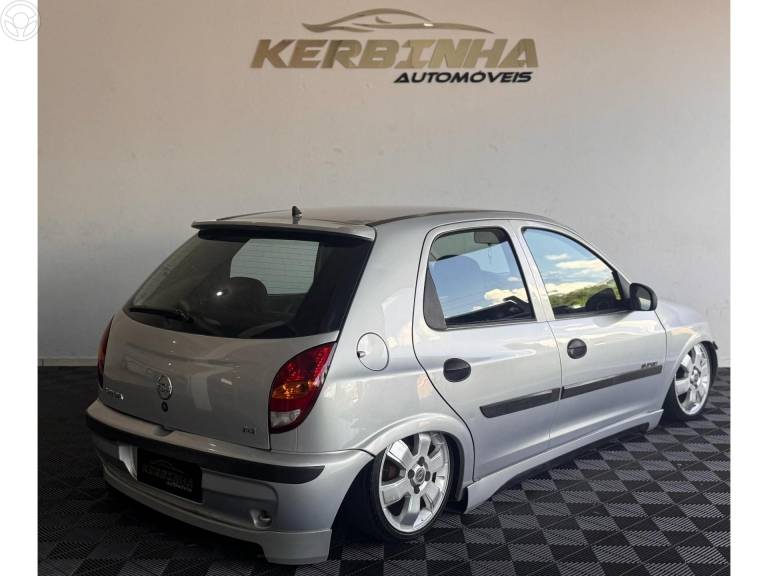 CHEVROLET - CELTA 1.4 MPFI SUPER 8V 4P MANUAL - 2005/2005 - PRATA - R$ 24.900,00