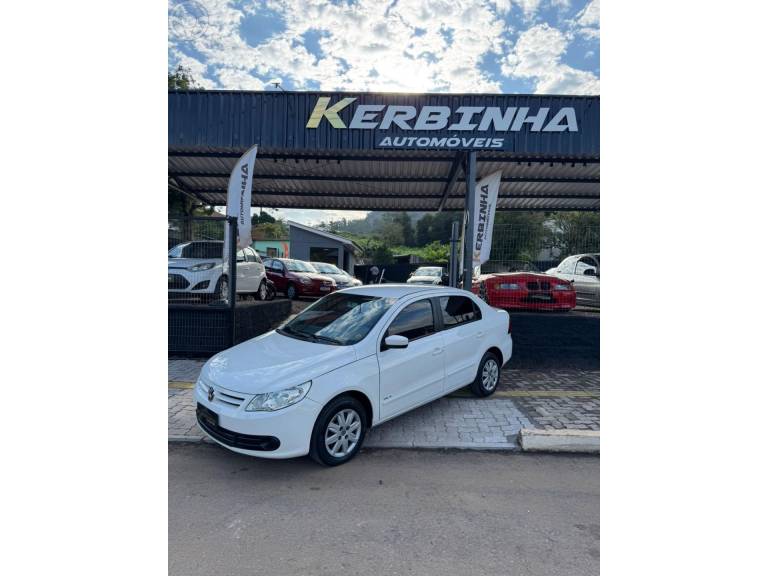 VOLKSWAGEN - VOYAGE 1.0 MI 8V FLEX 4P MANUAL - 2010/2011 - BRANCA - R$ 31.900,00