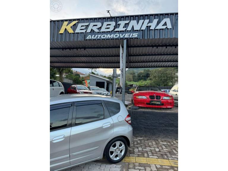 HONDA - FIT 1.4 LX 16V FLEX 4P MANUAL - 2009/2010 - PRATA - R$ 46.900,00