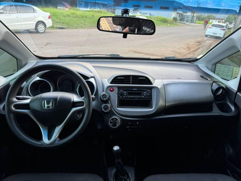 HONDA - FIT 1.4 LX 16V FLEX 4P MANUAL - 2009/2010 - PRATA - R$ 46.900,00