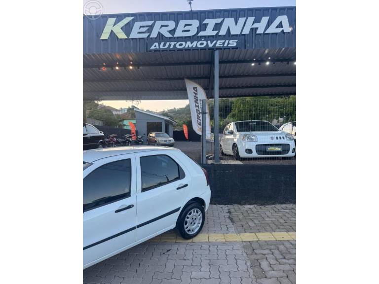 FIAT - PALIO 1.0 MPI ED 8V 4P MANUAL - 2014/2015 - BRANCA - R$ 34.900,00