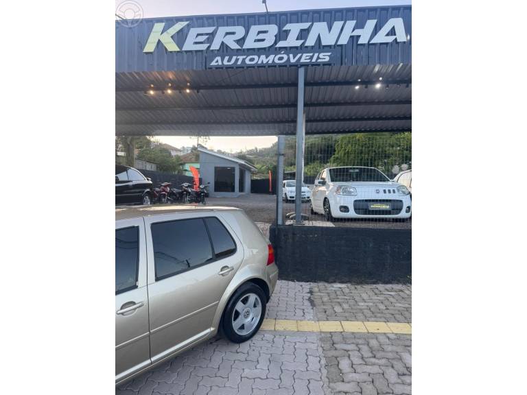VOLKSWAGEN - GOLF 1.6 MI 8V FLEX 4P MANUAL - 2002/2003 - BEGE - R$ 31.900,00