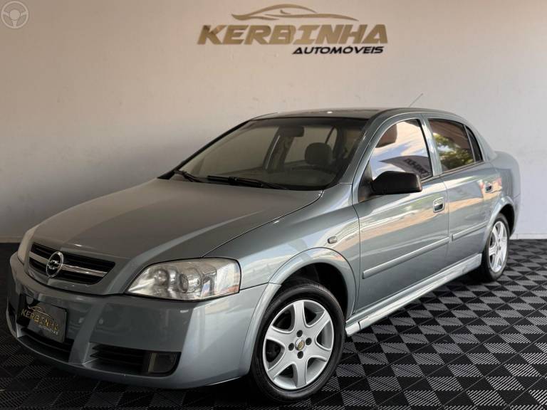 CHEVROLET - ASTRA 2.0 MPFI SEDAN 8V 4P MANUAL - 2002/2003 - CINZA - R$ 26.900,00