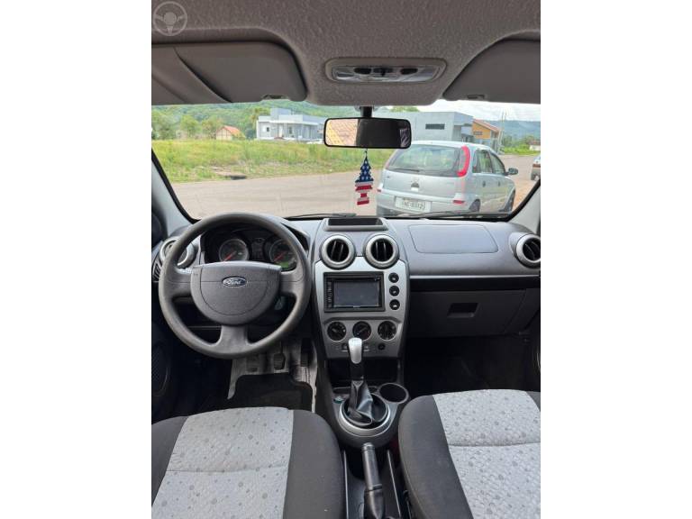 FORD - FIESTA 1.6 MPI HATCH 8V FLEX 4P MANUAL - 2013/2013 - PRATA - R$ 36.900,00