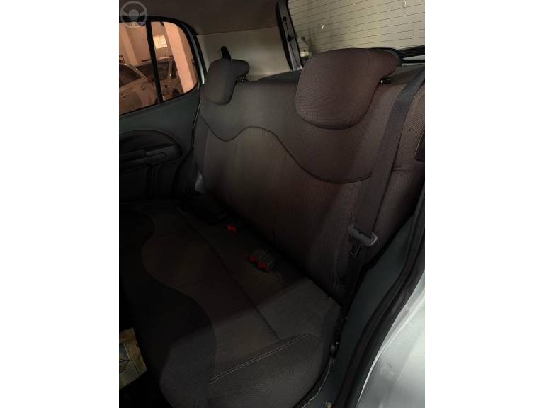 FIAT - UNO 1.3 WAY 8V FLEX 4P MANUAL - 2014/2014 - PRATA - R$ 39.900,00
