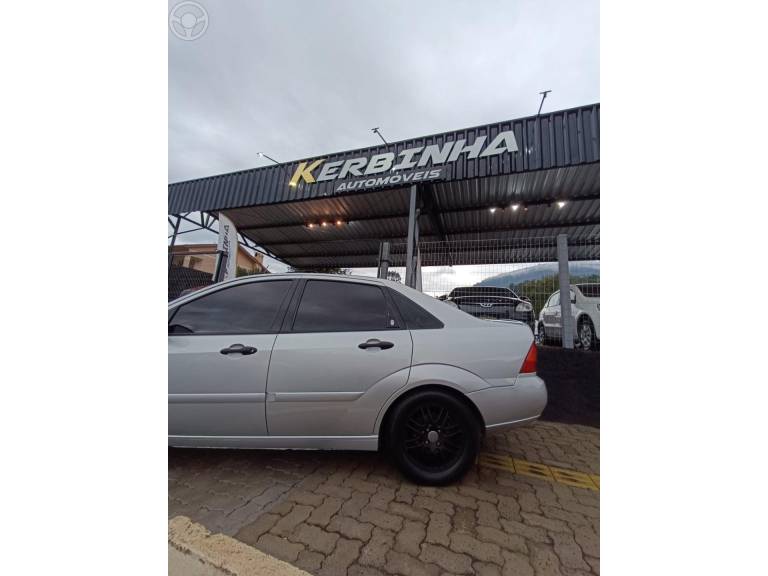 FORD - FOCUS 2.0 GHIA 16V FLEX 4P MANUAL - 2002/2002 - PRATA - R$ 24.900,00