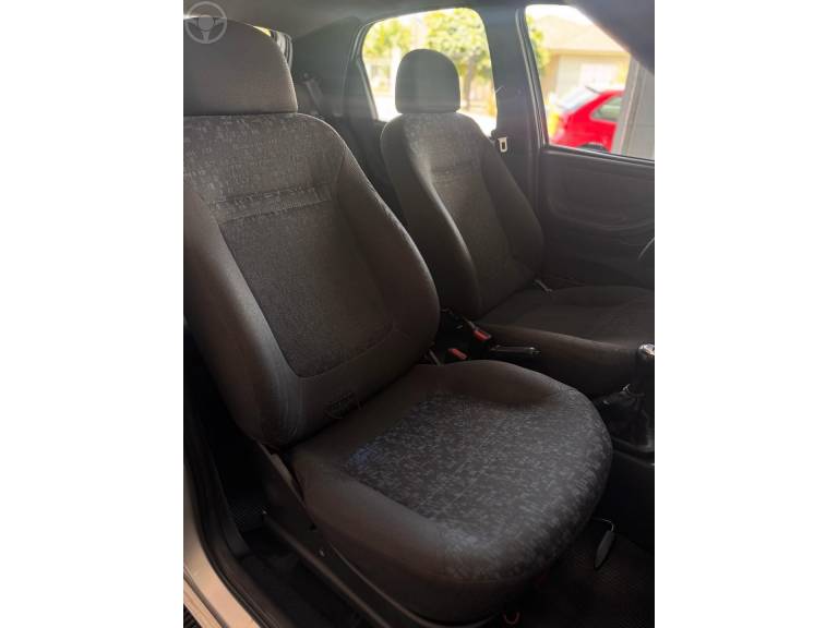 CHEVROLET - CELTA 1.4 MPFI SUPER 8V 4P MANUAL - 2005/2005 - PRATA - R$ 24.900,00