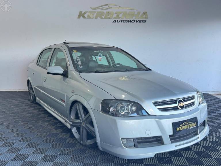 CHEVROLET - ASTRA 2.0 SFI GSI 16V 4P MANUAL - 2003/2004 - PRATA - R$ 36.900,00