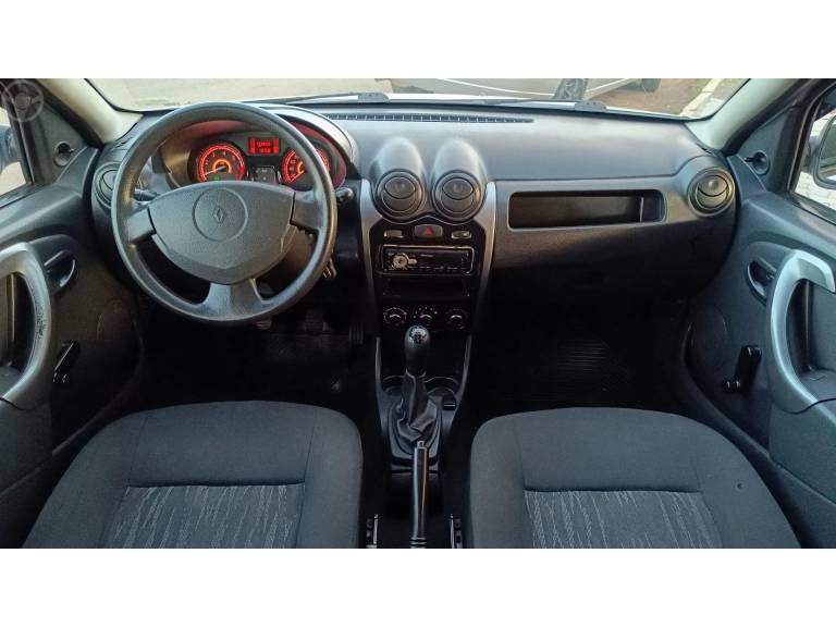 RENAULT - SANDERO 1.0 AUTHENTIQUE 16V FLEX 4P MANUAL - 2013/2014 - PRATA - R$ 29.900,00