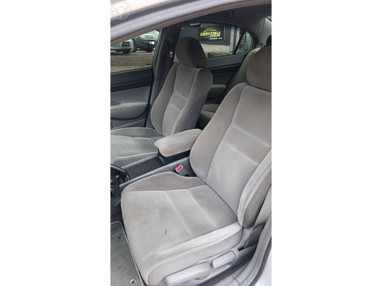 HONDA - CIVIC 1.8 LXS 16V FLEX 4P MANUAL - 2008/2008 - PRATA - R$ 49.900,00