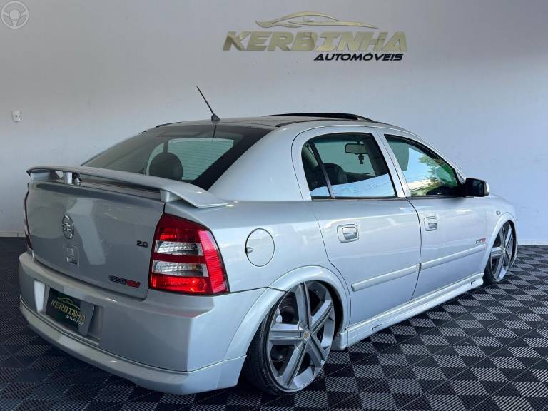 CHEVROLET - ASTRA 2.0 SFI GSI 16V 4P MANUAL - 2003/2004 - PRATA - R$ 36.900,00