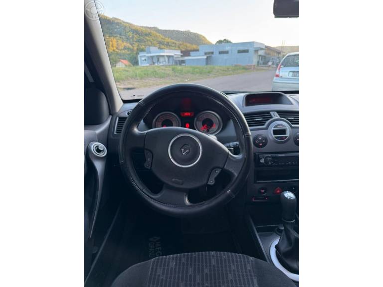 RENAULT - MÉGANE 1.6 DYNAMIQUE 16V FLEX 4P MANUAL - 2011/2012 - BRANCA - R$ 34.900,00