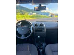 FORD - FIESTA 1.0 MPI 8V 4P MANUAL - 2006/2007 - VERMELHA - R$ 24.900,00