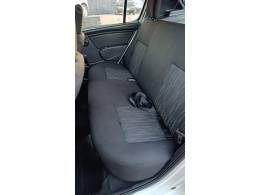 RENAULT - SANDERO 1.0 AUTHENTIQUE 16V FLEX 4P MANUAL - 2013/2014 - PRATA - R$ 29.900,00