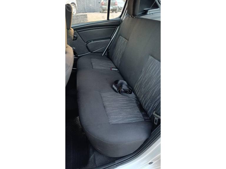 RENAULT - SANDERO 1.0 AUTHENTIQUE 16V FLEX 4P MANUAL - 2013/2014 - PRATA - R$ 29.900,00