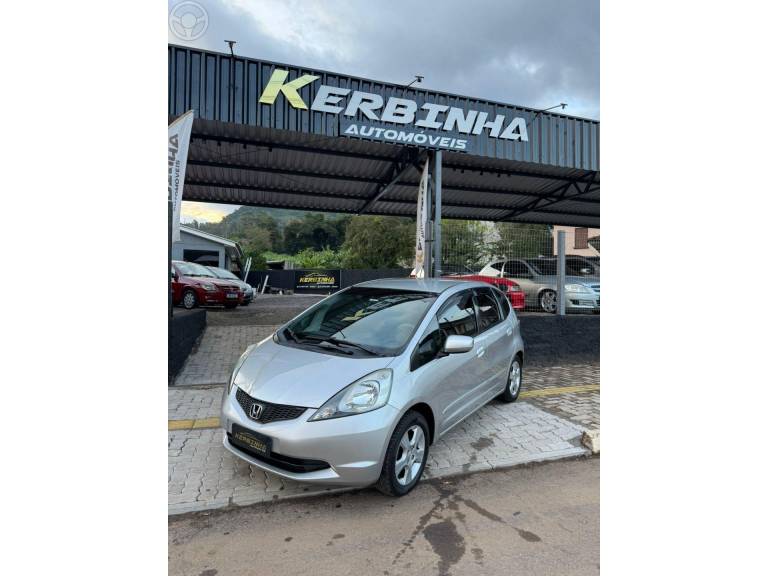 HONDA - FIT 1.4 LX 16V FLEX 4P MANUAL - 2009/2010 - PRATA - R$ 46.900,00