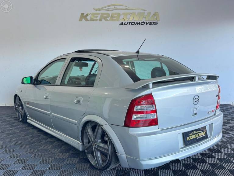 CHEVROLET - ASTRA 2.0 SFI GSI 16V 4P MANUAL - 2003/2004 - PRATA - R$ 36.900,00