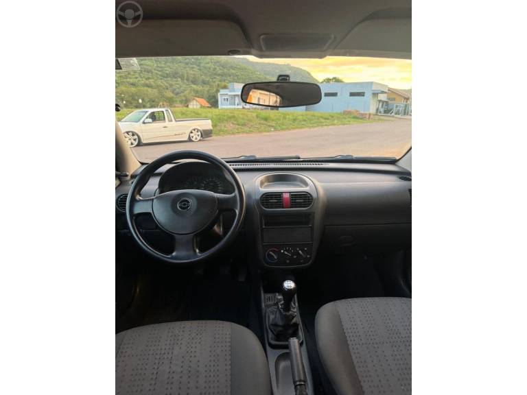 CHEVROLET - CORSA 1.0 MPFI JOY 8V FLEX 4P MANUAL - 2006/2006 - PRATA - R$ 25.900,00