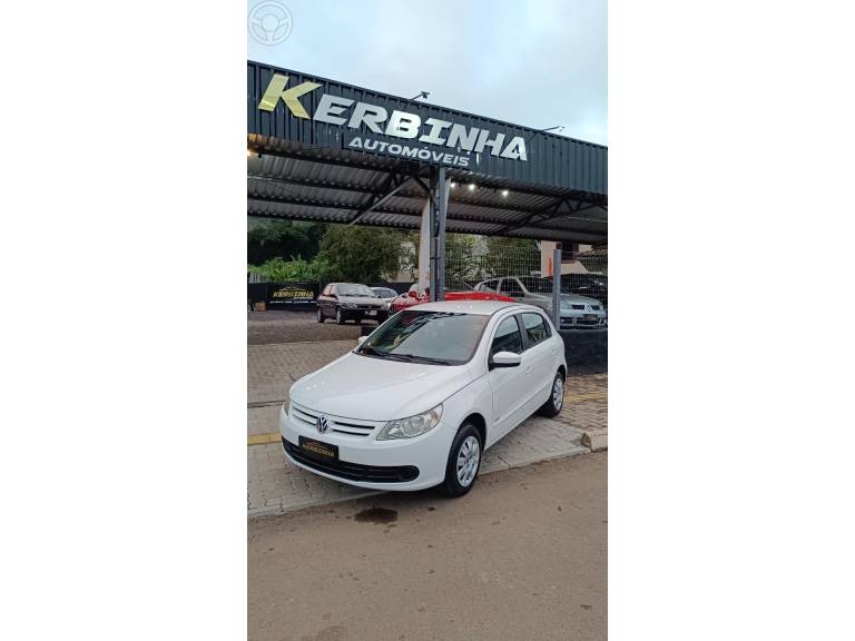 VOLKSWAGEN - GOLF 1.6 8V 4P MANUAL - 2012/2013 - BRANCA - R$ 36.900,00