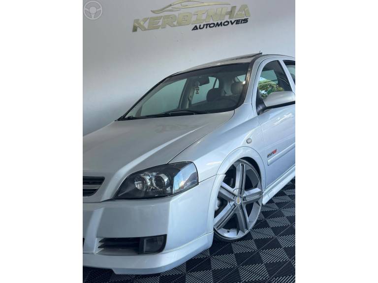 CHEVROLET - ASTRA 2.0 SFI GSI 16V 4P MANUAL - 2003/2004 - PRATA - R$ 36.900,00