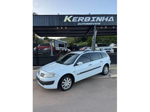 RENAULT - MÉGANE 1.6 DYNAMIQUE 16V FLEX 4P MANUAL - 2011/2012 - BRANCA - R$ 34.900,00