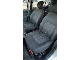 RENAULT - SANDERO 1.0 AUTHENTIQUE 16V FLEX 4P MANUAL - 2013/2014 - PRATA - R$ 29.900,00