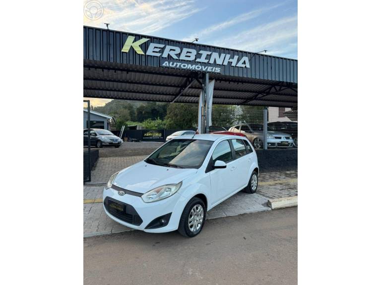 FORD - FIESTA 1.6 MPI 8V 4P MANUAL - 2013/2013 - BRANCA - R$ 36.900,00