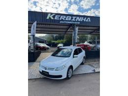 VOLKSWAGEN - VOYAGE 1.0 MI 8V FLEX 4P MANUAL - 2010/2011 - BRANCA - R$ 31.900,00