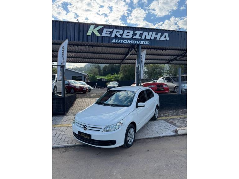 VOLKSWAGEN - VOYAGE 1.0 MI 8V FLEX 4P MANUAL - 2010/2011 - BRANCA - R$ 31.900,00