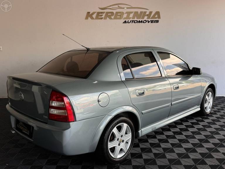 CHEVROLET - ASTRA 2.0 MPFI SEDAN 8V 4P MANUAL - 2002/2003 - CINZA - R$ 26.900,00