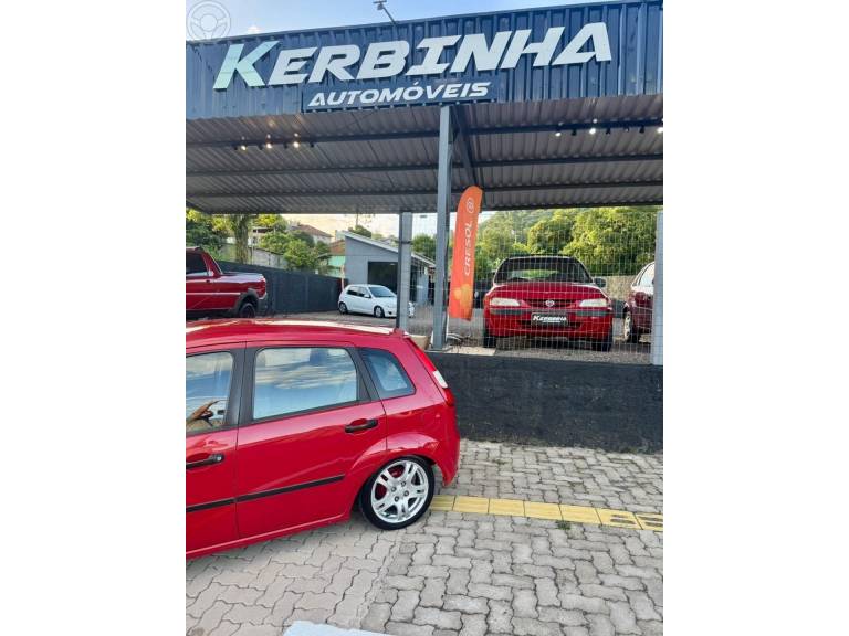 FORD - FIESTA 1.0 MPI 8V 4P MANUAL - 2006/2007 - VERMELHA - R$ 24.900,00